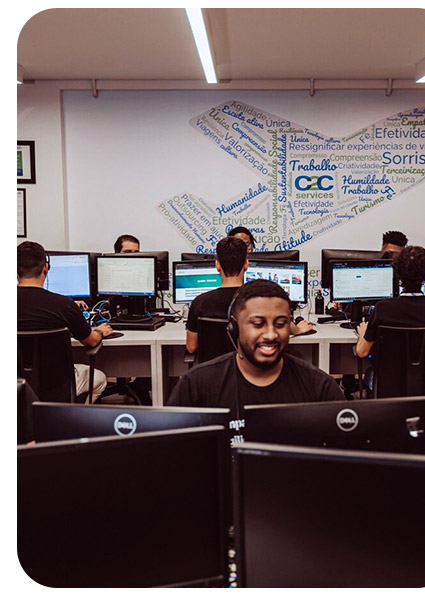 C2C Services - Para locadoras de veículos, estar disponível para o cliente em qualquer momento é essencial — especialmente quando falamos de viagens, imprevistos e situações que exigem agilidade.